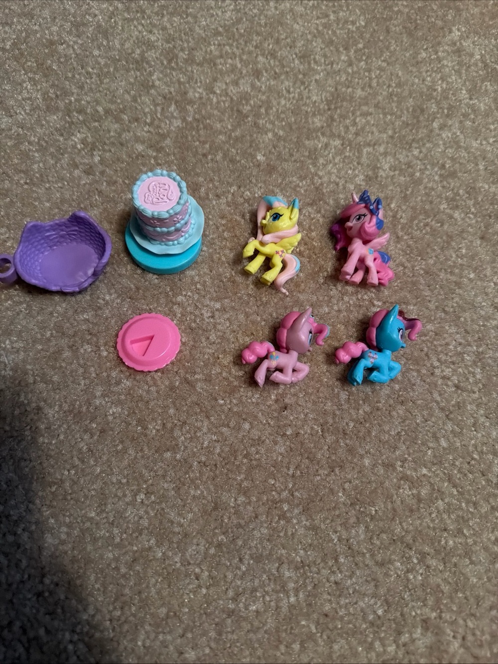 Lot Of 4 Mini My Little Pony Figure Set Plus Accessories From the Ponyville line